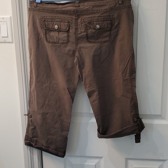 Capris - Picture 2 of 8